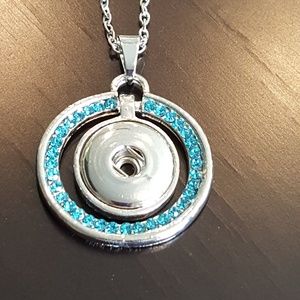Circle Snap w/ Blue Rhinestones Pendant Necklace